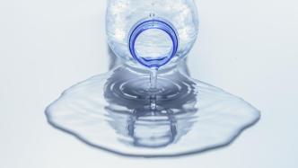 美国研究人员：每升瓶装水约含24万个塑料微粒