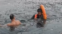 环卫工人落水，58岁冬泳爱好者王建民破冰救人
