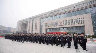 湖南株洲举行升警旗仪式，重温入警誓词庆祝警察节