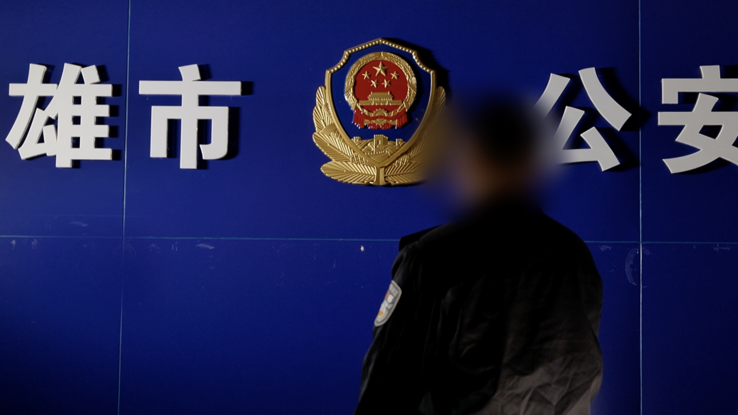 真相令人淚目!女兒放學(xué)見(jiàn)到緝毒警爸爸撒腿就跑