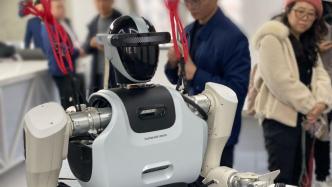 上海研制的人形机器人，将实践搬运、导航、自主避障