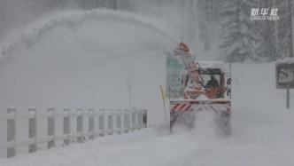 新疆喀纳斯、禾木景区持续降雪，相关部门全力清雪保畅通