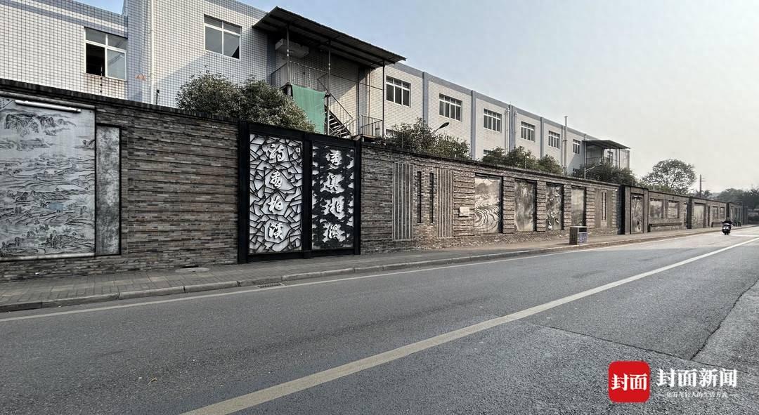 宜宾叙州区一文化墙被市民吐槽像灵堂,当地回应:审美不一样