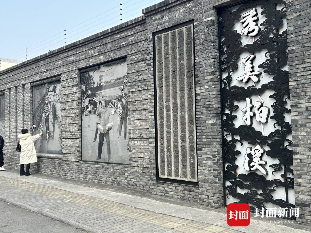 宜宾叙州区一文化墙被市民吐槽像灵堂,当地回应:审美不一样