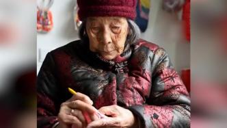 103岁“布鞋奶奶”连续50年做鞋帽送给邻居