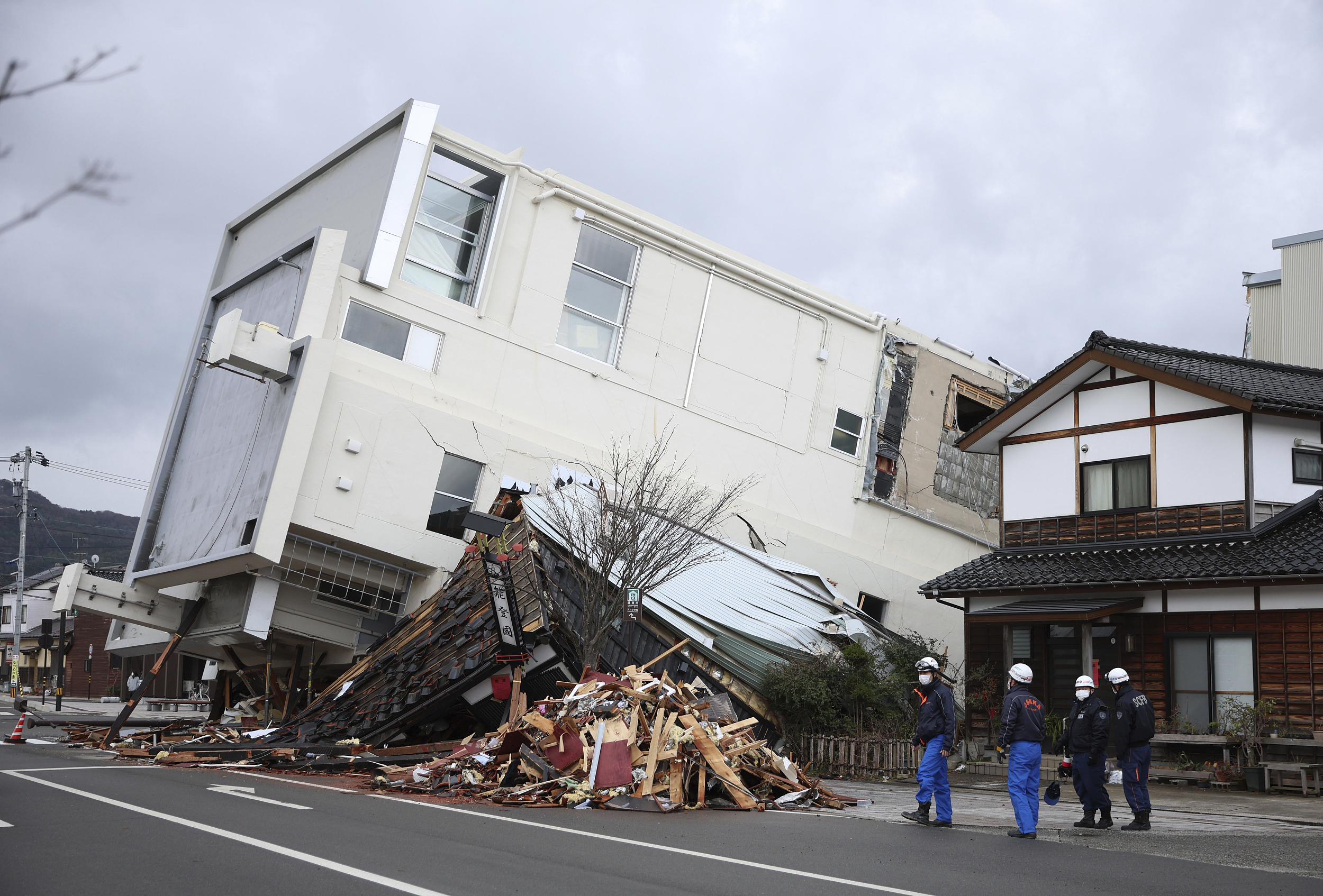 早安·世界｜能登半岛地震损失惨重，六成民众不满震后处置_快看_澎湃 