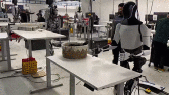 马斯克发擎天柱机器人叠衣服视频遭质疑，称未来“一定可以”