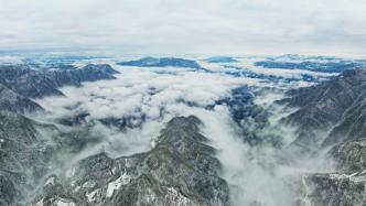 湖北巴东：云雾弥漫，雪景如画