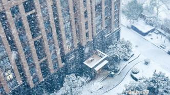 南方大范围雨雪发展增强，湖南江西浙江等地大雪纷飞