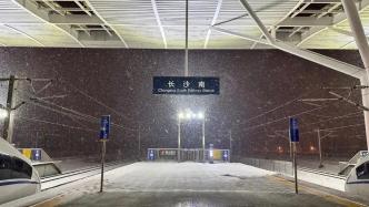 马上评丨冰雪天凌晨不让旅客进站候车，这事儿难言“正常”