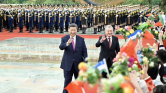 习近平举行仪式欢迎乌兹别克斯坦总统访华