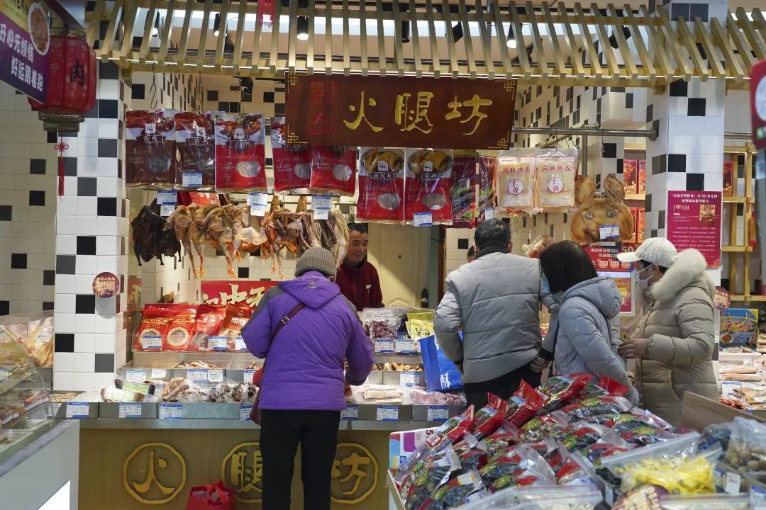 上海徐汇这里的老字号年货热销，腌腊风味美食受青睐