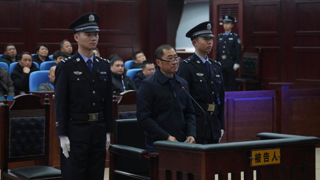 中國田徑協(xié)會原主席于洪臣受賄案一審開庭，當庭表示認罪悔罪