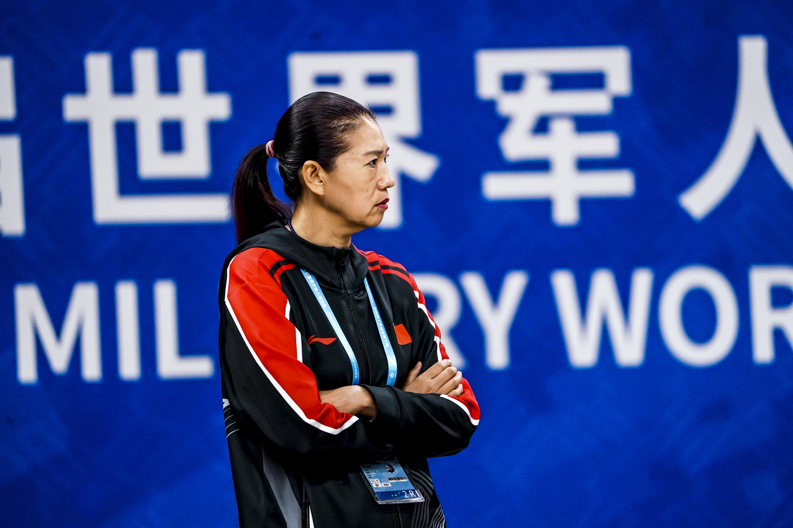 专访|上海女篮主帅展淑萍,她是教练,设计师,更是一位母亲_运动家_澎湃