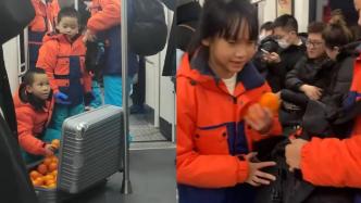 广西女子托运百斤沃柑送给哈尔滨市民：在旅行中做点有意义的事
