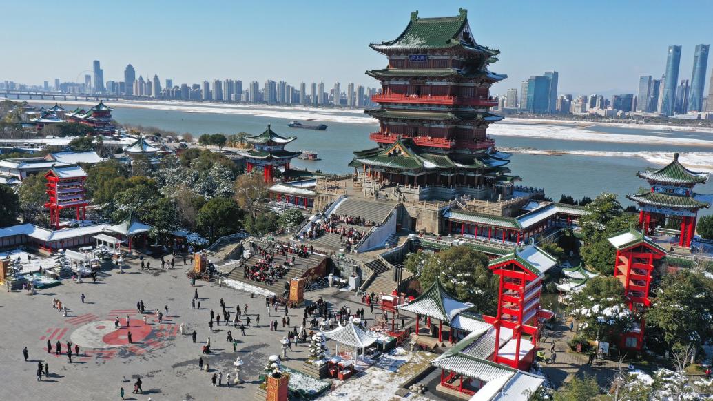 南昌核心景区和地标滕王阁举行迎春游园暨北园开放仪式举行.