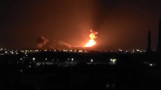 总台现场直击：也门多地遭遇空袭，首都萨那传出巨大爆炸声