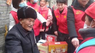 小志愿者探望90岁老兵，聆听革命故事
