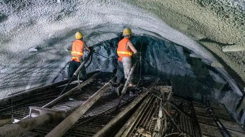 中国人将挖通横断山脉建铁路