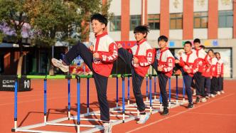 物理教师反映“每天一节体育课导致小科目完不成教学”，深圳市教育局回应