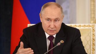 俄乌谈判为何停滞？普京回应美争议主播：泽连斯基禁止和谈