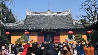 龙华寺举办春节开放活动，上海地铁龙华站大年初一实施客流管控​