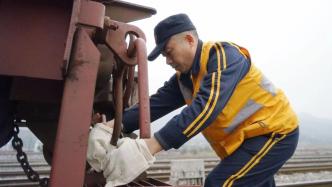 春运里的铁路货运守护者：春节在岗有一种强烈的职业自豪感