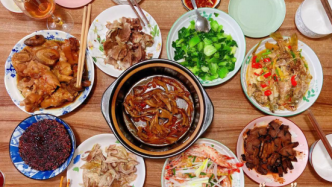 春节的8个晚上｜一桌年夜饭，无非家乡味