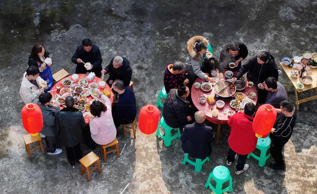 辞旧迎新,万家团圆!过年回家吃上年夜饭啦