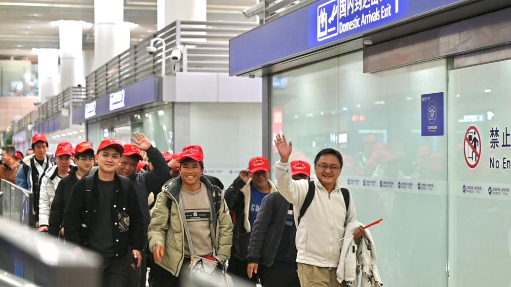 從“家門口”送到“廠門口”，上海迎來首批“點對點”來滬務工人員