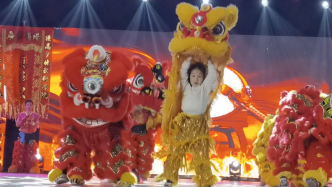 春节假期最后一晚，“小狮子”与“狮群”首场同台演出来了