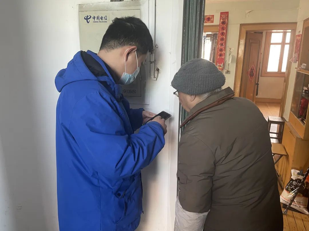 在上海徐汇这个深度老龄化小区，他来守护老人的平安
