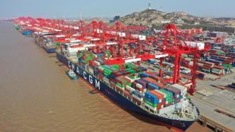 龙年开工首日，上海洋山深水港6艘巨轮计划装卸27500个标箱