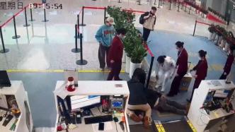 杭州机场一旅客突发心跳呼吸骤停，AED除颤救回