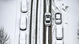 寒潮直击｜北京龙年首场降雪后，道路有积雪和结冰