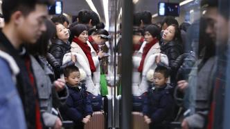 2023年上海地铁日均客流1002万人次，恢复至2019年的95%