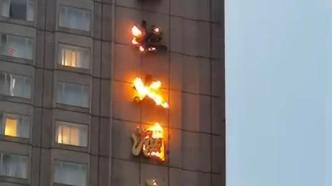 上海浦东新区一酒店外立面字牌发生火情，无人员伤亡