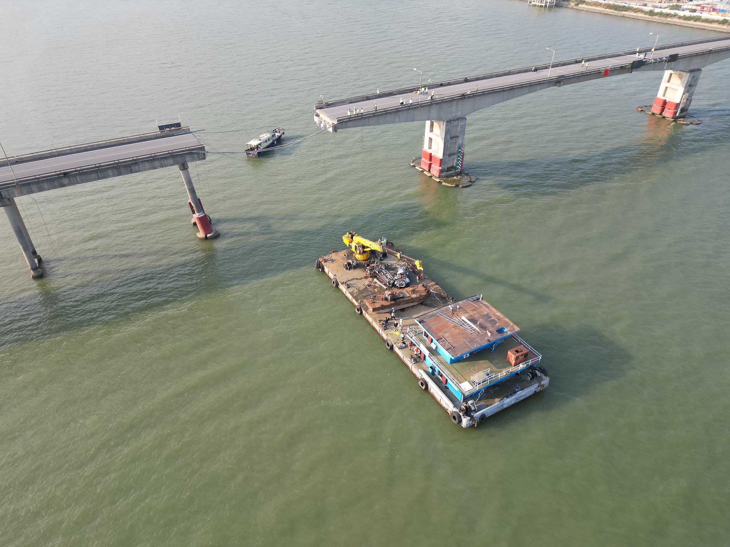 广州南沙沥心沙大桥被船只撞断 防撞能力加固提升工程曾三次延期 - 西部网（陕西新闻网）