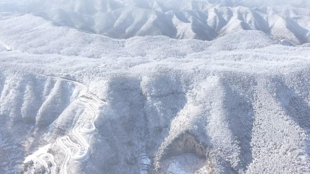 潍坊青州仰天山：雪后银装素裹交相辉映