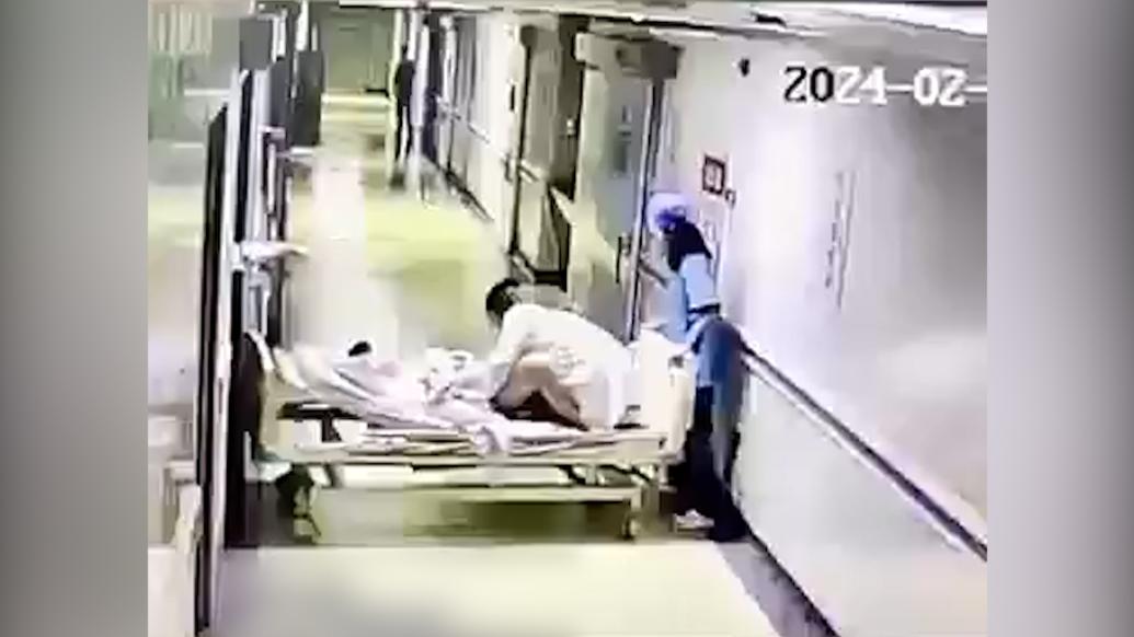护士跪姿上托胎儿20分钟直至出生