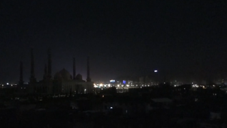 美英密集空袭也门首都萨那