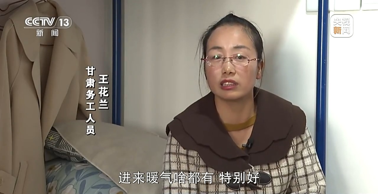 甘肃务工人员 王花兰:(下车后)他们租大巴车,把我们拉到这儿了,安排