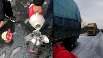 雪后车辆滞留，湖北村民免费为司机送去开水泡面
