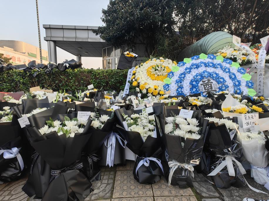 宗庆后追思会28日举行,花圈已摆满杭州娃哈哈生产基地