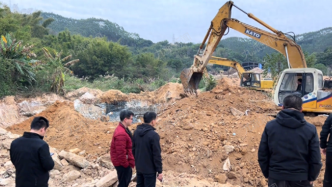 广东梅州一农用地被倾倒危废1800吨，两人被刑拘