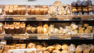 面包门店浪费现象调查：盲目追求包装大货架满，未售面包直接丢弃