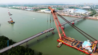 广州沥心沙大桥风险跨梁被拆除，正抢建保通便桥