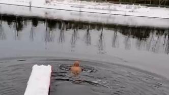 风雪无阻，77岁老人坚持冬泳17年