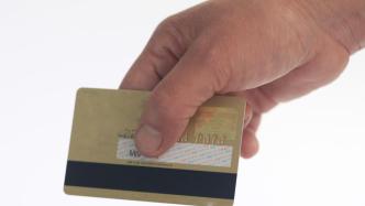 一男子捡到银行卡试了两次便破解密码，共盗刷7万元被刑拘