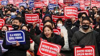 韩国2万人聚集首尔抗议医学院扩招，总理喊话：医生脱岗不可宽恕